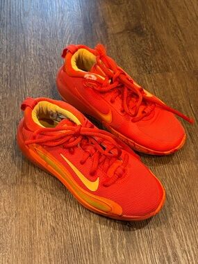 Nike ISoFly GS Youth Basketball Shoes Size 1Y Orange Red Laser Sneakers Kids
